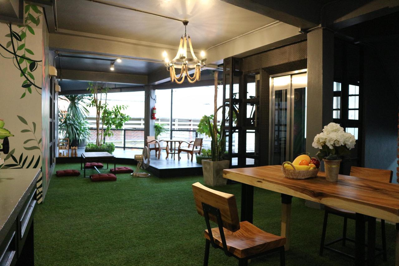 Hugnur Hostel And Coffee Chiang Mai Dış mekan fotoğraf